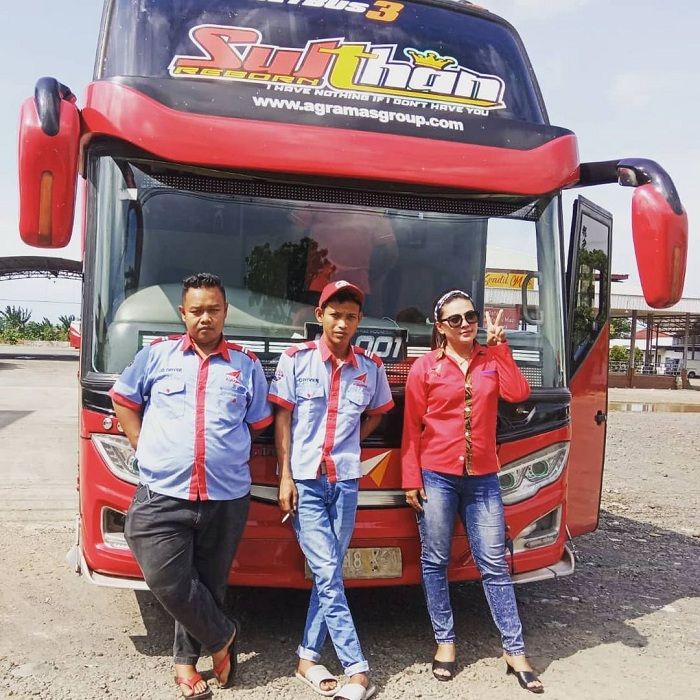 Liena Ozora driver cantik PO Agra Mas