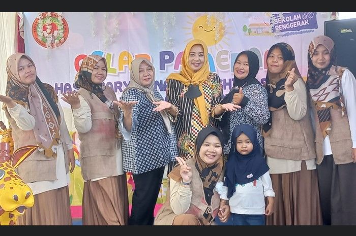 Pengurus dan Guru TK Pertiwi 25.10 Kelurahan Debong Tengah