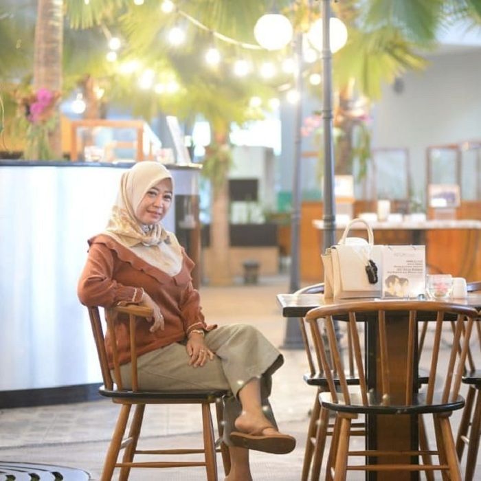 Lina Agustina, yang jelas bukan nungguin kamu :)